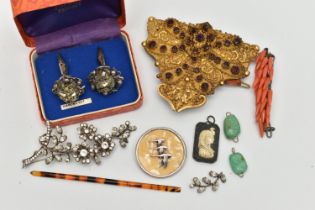 A SMALL ASSORTMENT OF JEWELLERY, to include an early 20th century coral clip, a mid century white