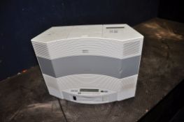 A BOSE ACOUSTIC WAVE MUSIC SYSTEM CD3000 with a matching multi CD changer (PAT pass and working,