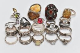 AN ASSORTMENT OF SILVER AND WHITE METAL RINGS, to include a heavy band ring with external