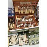 ASSORTED CUTLERY, to include a wooden canteen with cutlery, cased coffee spoons, cased cake forks, a