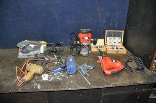 A BLACK AND DECKER KW850 1/4in ROUTER with a Wickes and a Bosch router bit sets, a Black and