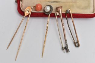 A SELECTION OF EARLY 20TH CENTURY BROOCHES AND STICKPINS, to include a horn brooch, stamped rolled