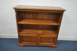 A 20TH CENTURY SOLID OAK OPEN BOOKCASE, with one adjustable shelf, above two cupboard doors, width