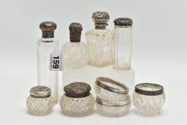 AN ASSORTMENT OF SILVER, to include three small class jars with silver rims, two glass jars fitted