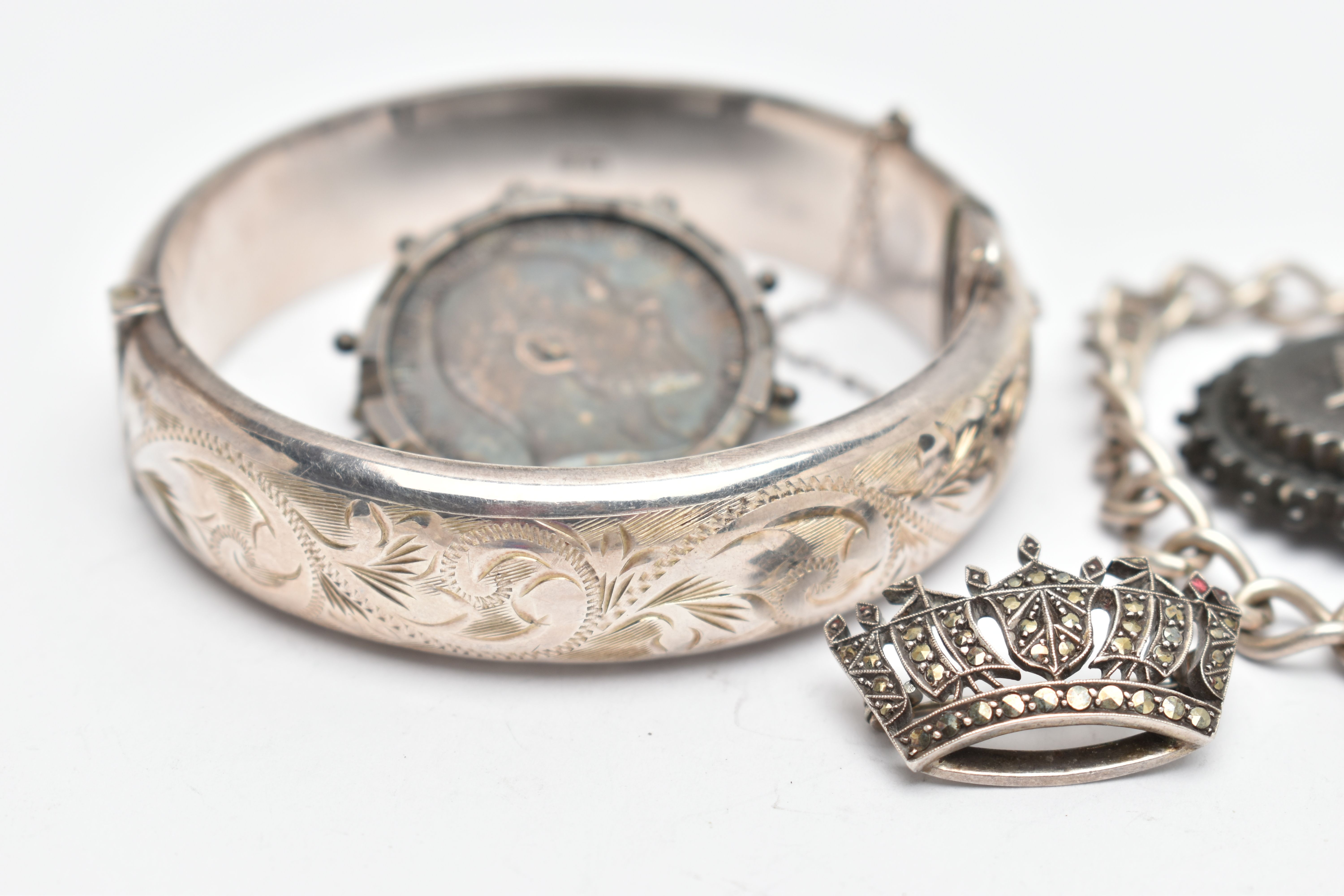 A SELECTION OF SILVER AND WHITE METAL JEWELLERY, to include a hinged bangle, a marcasite crown - Image 2 of 4