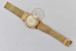 A 9CT GOLD 'ROTARY' GENTS WRISTWATCH, hand wound movement, round dial signed 'Rotary' 17 jewels