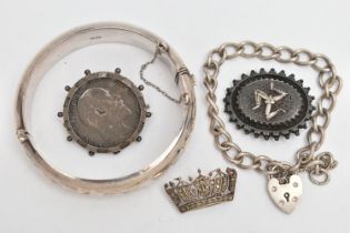 A SELECTION OF SILVER AND WHITE METAL JEWELLERY, to include a hinged bangle, a marcasite crown