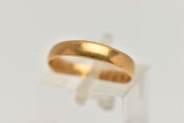 A 22CT GOLD BAND RING, polished band, approximate band width 3.7mm, hallmarked 22ct Birmingham, ring