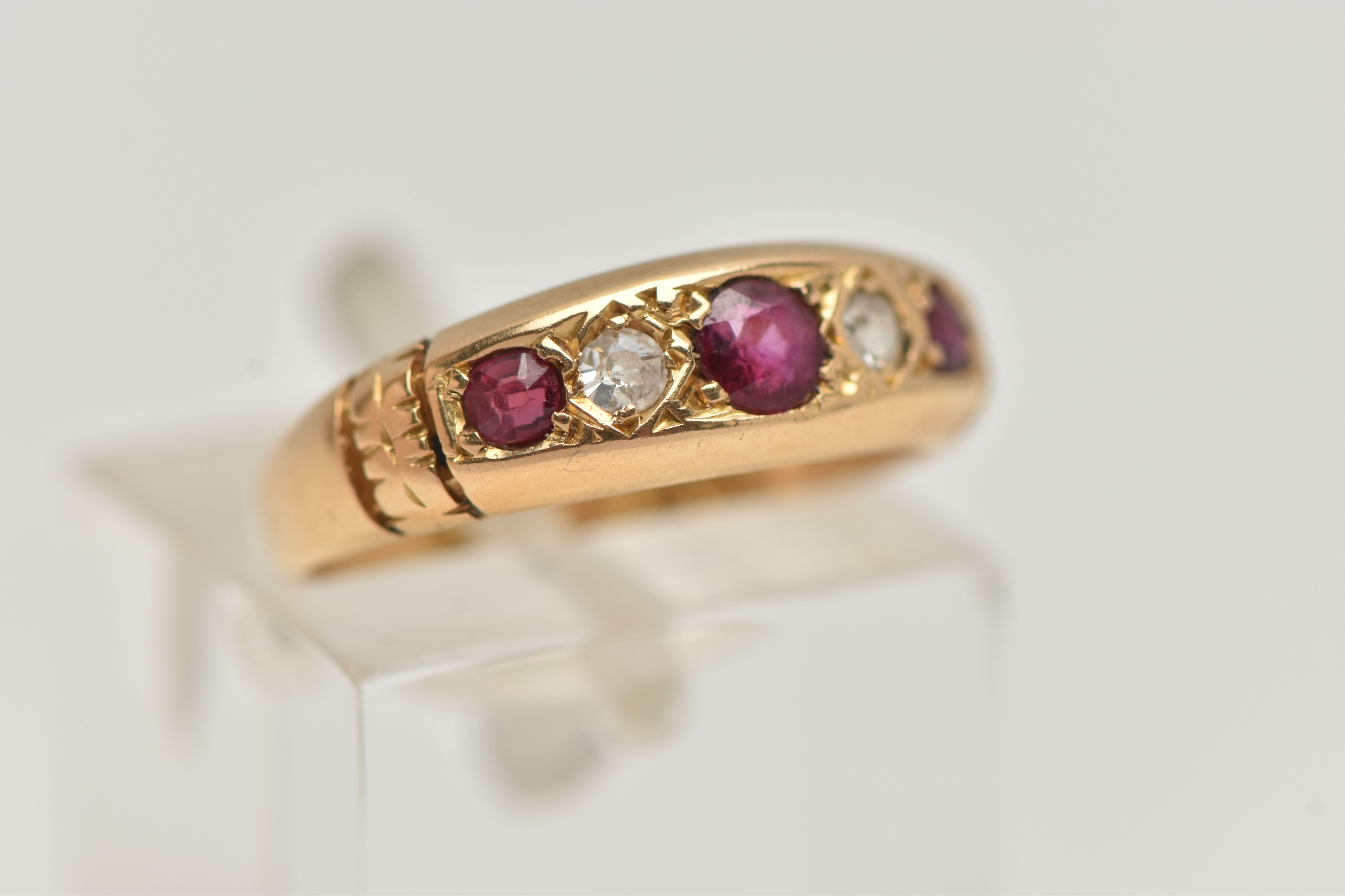 AN EARLY 20TH CENTURY, 18CT GOLD RUBY AND DIAMOND FIVE STONE RING, set with three circular cut - Image 4 of 4