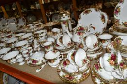 A LARGE QUANTITY OF ROYAL ALBERT DINNER, TEA AND GIFT WARES, one hundred and fifty one pieces,