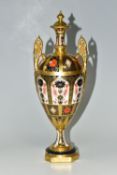 A ROYAL CROWN DERBY 'IMARI 1128 SOLID GOLD' BAND TWIN HANDLED VASE AND FIXED COVER, short pedestal