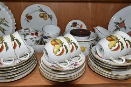 FORTY FOUR PIECES OF ROYAL WORCESTER EVESHAM TEA AND DINNER WARES, to include a meat plate, a
