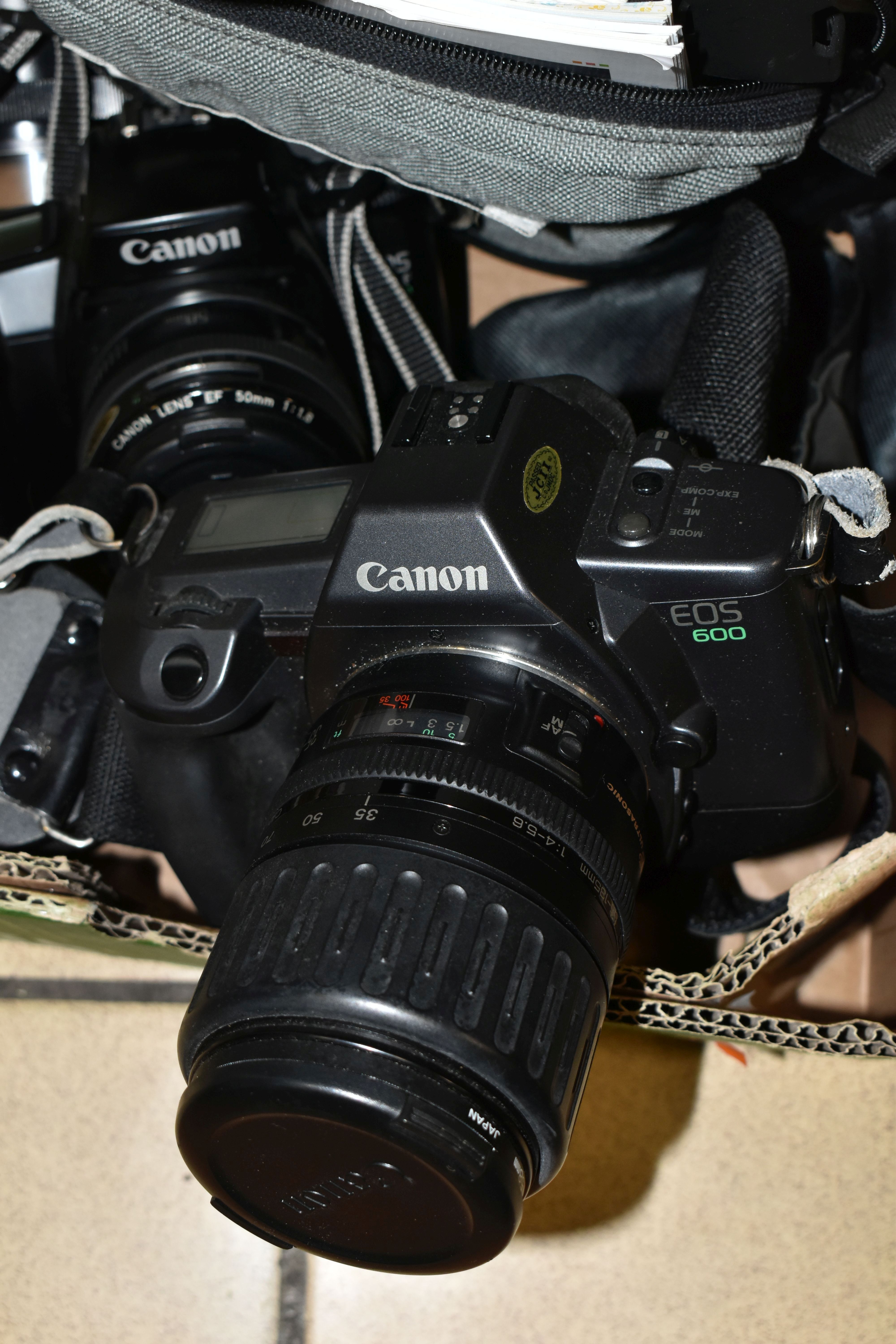 A BOX OF CAMERAS AND PHOTOGRAPHIC EQUIPMENT, to include a Canon EOS 1000F camera fitted with an f1.8 - Image 2 of 4