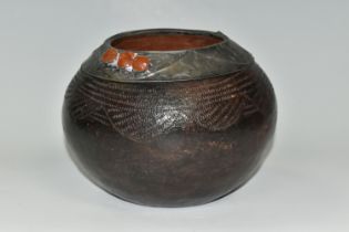 A ZULU / SOUTH AFRICAN STYLE JAR WITH PEWTER RIM, the pewter rim with beaded edges, swags and