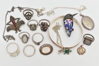A SELECTION OF SILVER AND WHITE METAL JEWELLERY, to include a ring possibly attributed