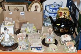 LILLIPUT LANE SCULPTURES AND CERAMICS, to include 'The China Shop', 'The Gingerbread Shop', 'Daisy