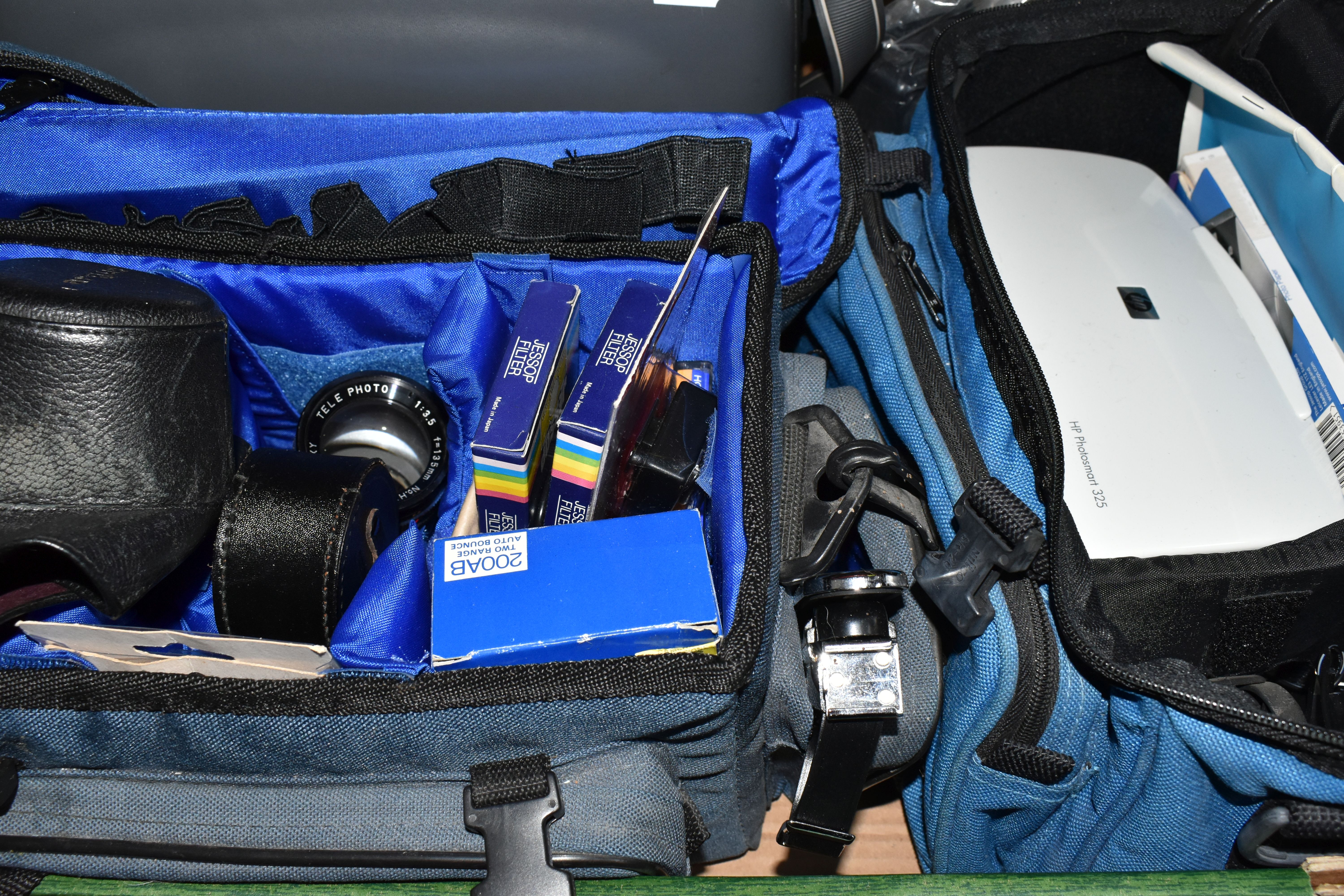 TWO BOXES OF CAMERAS AND PHOTOGRAPHIC EQUIPMENT, to include a Pentax K1000 SE 35mm camera, fitted - Image 3 of 5