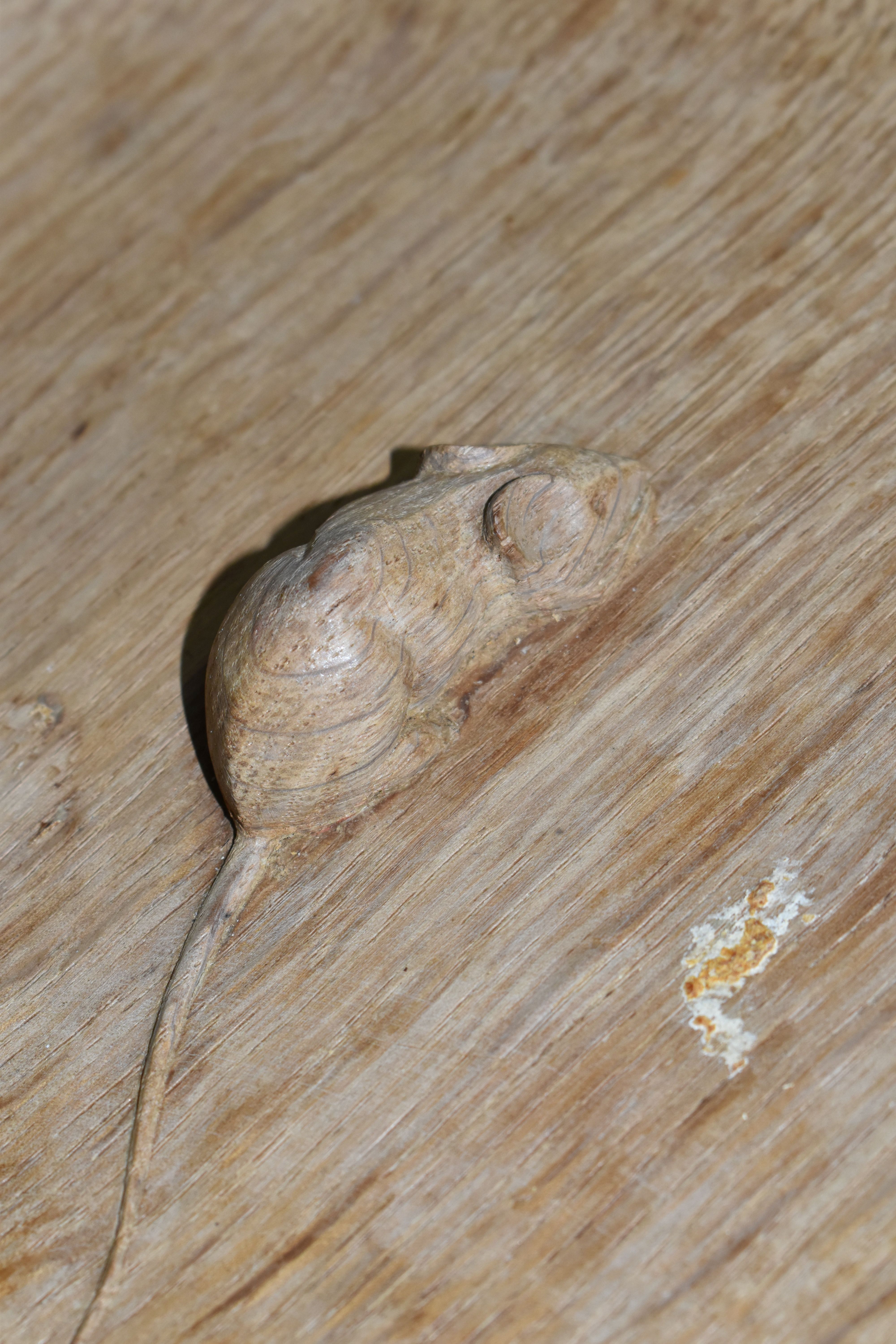 A ROBERT 'MOUSEMAN' THOMPSON OAK FRUIT BOWL, with carved mouse to the interior, diameter 29cm x - Image 2 of 5