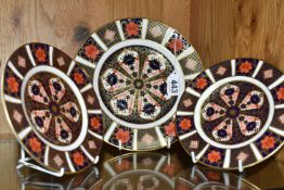 THREE ROYAL CROWN DERBY IMARI 1128 PLATES, one 21.5cm diameter tea plate, and two 16cm side