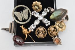 ASSORTED JEWELLERY, to include a white metal labradorite ring, stamped 925, a white metal