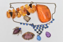 AN ASSORTMENT OF JEWELLERY, to include a large amber pendant, a paste brooch, a paste insect brooch,