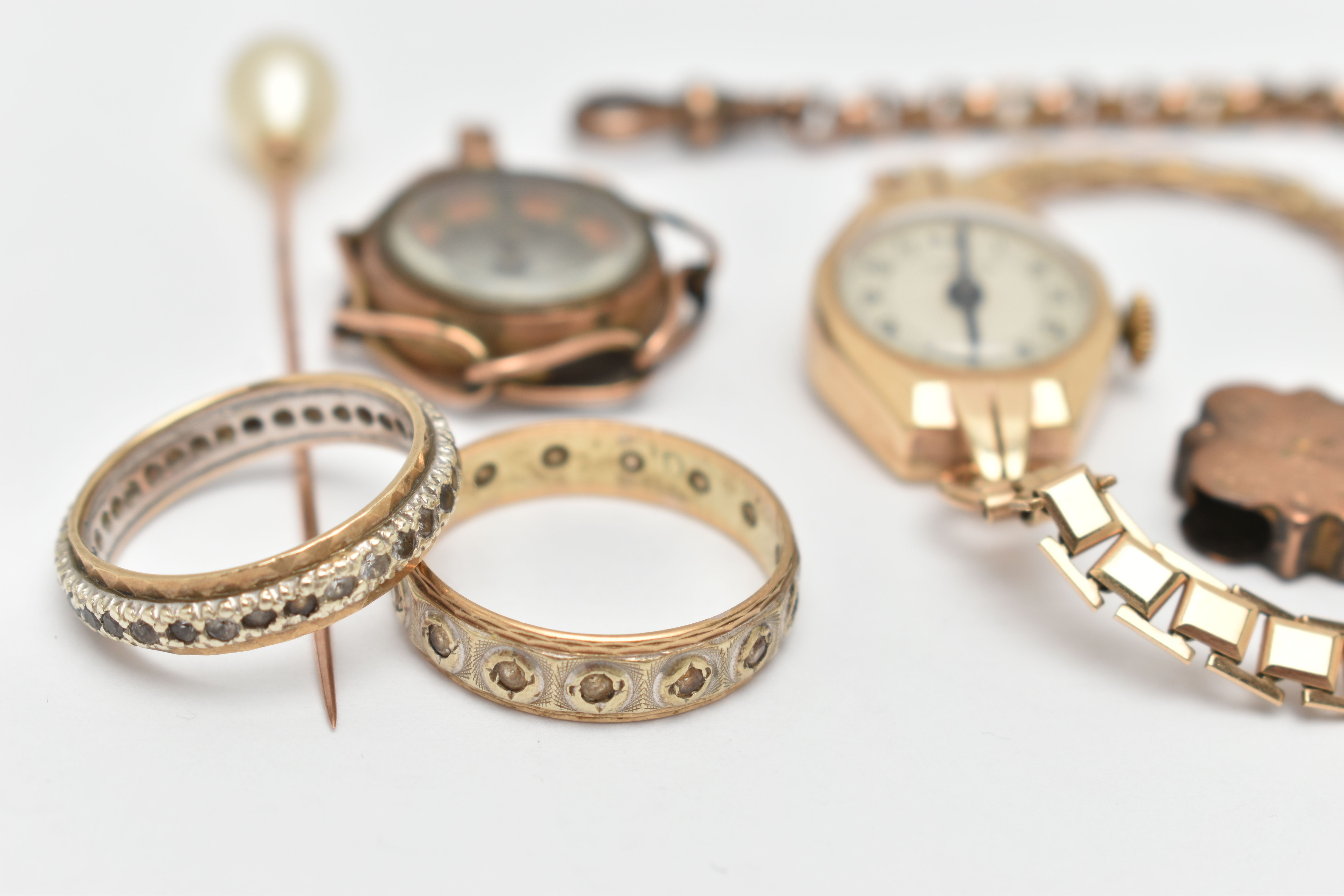 A SELECTION OF VINTAGE JEWELLERY, to include two stickpins, one stamped 9ct, a compass pendant, a - Image 2 of 3