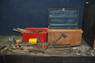 A TIN TRUNK AND A BOX CONTAINING VINTAGE TOOLS including a slaters ripper, Blakey's and Segs shoe