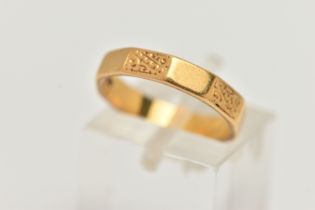 A 22CT GOLD BAND RING, a decagon style band ring with etched scrolling detail, approximate band