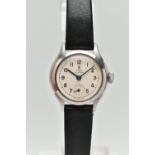 A LADYS 'TUDOR' WRISTWATCH, manual wind, round white dial signed 'Tudor Oyster', Arabic numerals,