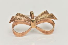 A 9CT YELLOW GOLD BOW BROOCH, designed as a plain polished bow and textured detail, hallmarked 9ct