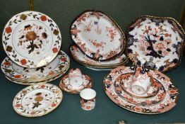 A GROUP OF ROYAL CROWN DERBY DINNER WARES, comprising pattern 2712: three diamond shaped vegetable