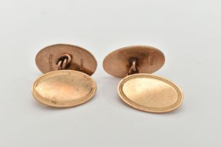 A PAIR OF 9CT GOLD CUFF LINKS, oval form, engine turned pattern, chain link fittings, hallmarked 9ct