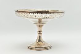 A MID 20TH CENTURY RAISED BOWL, circular bowl with a pierced rim, tapered knopped stem, on a round