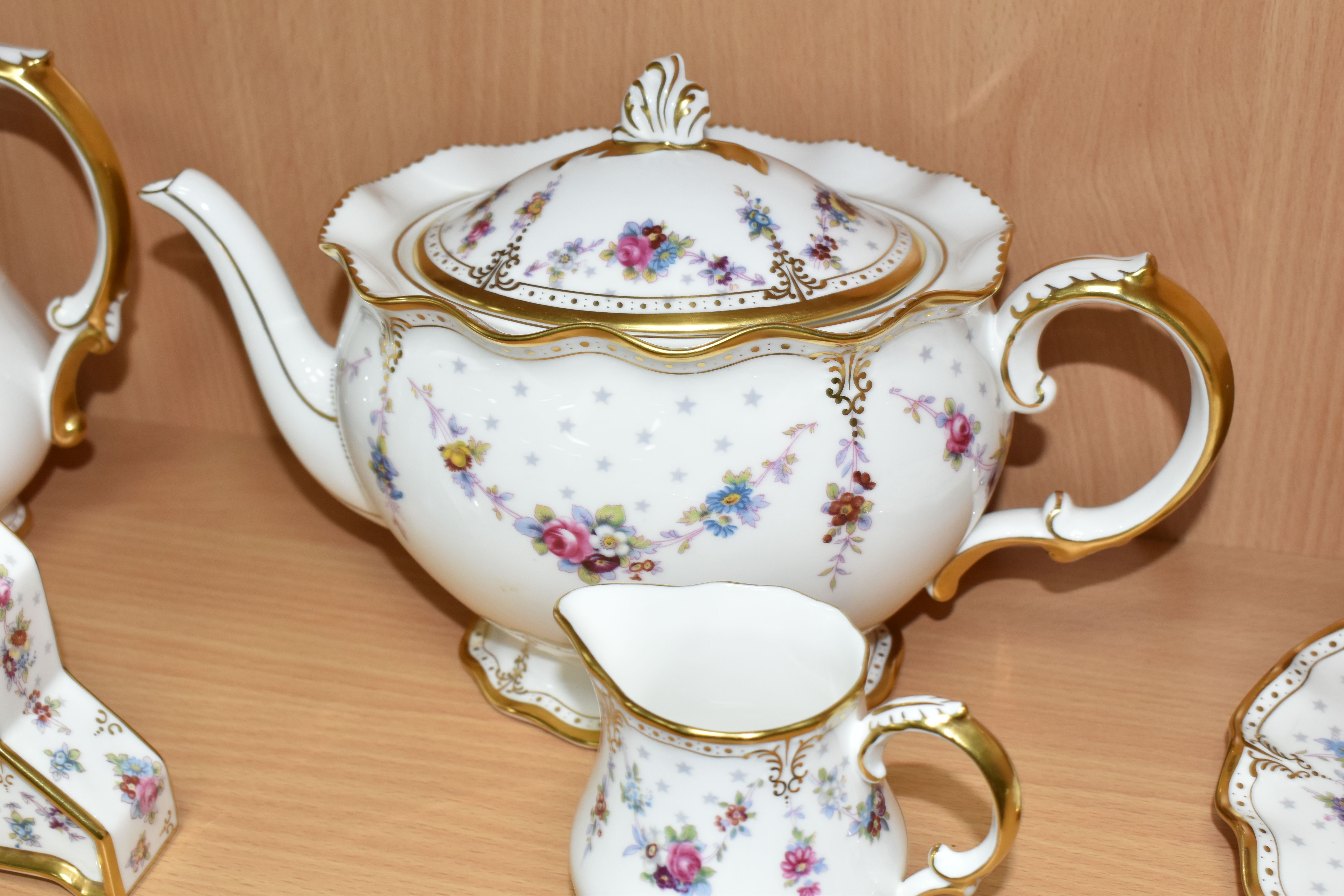 A TWENTY SEVEN PIECE ROYAL CROWN DERBY 'ROYAL ANTOINETTE' A1225 TEA SERVICE, comprising a teapot ( - Image 11 of 15