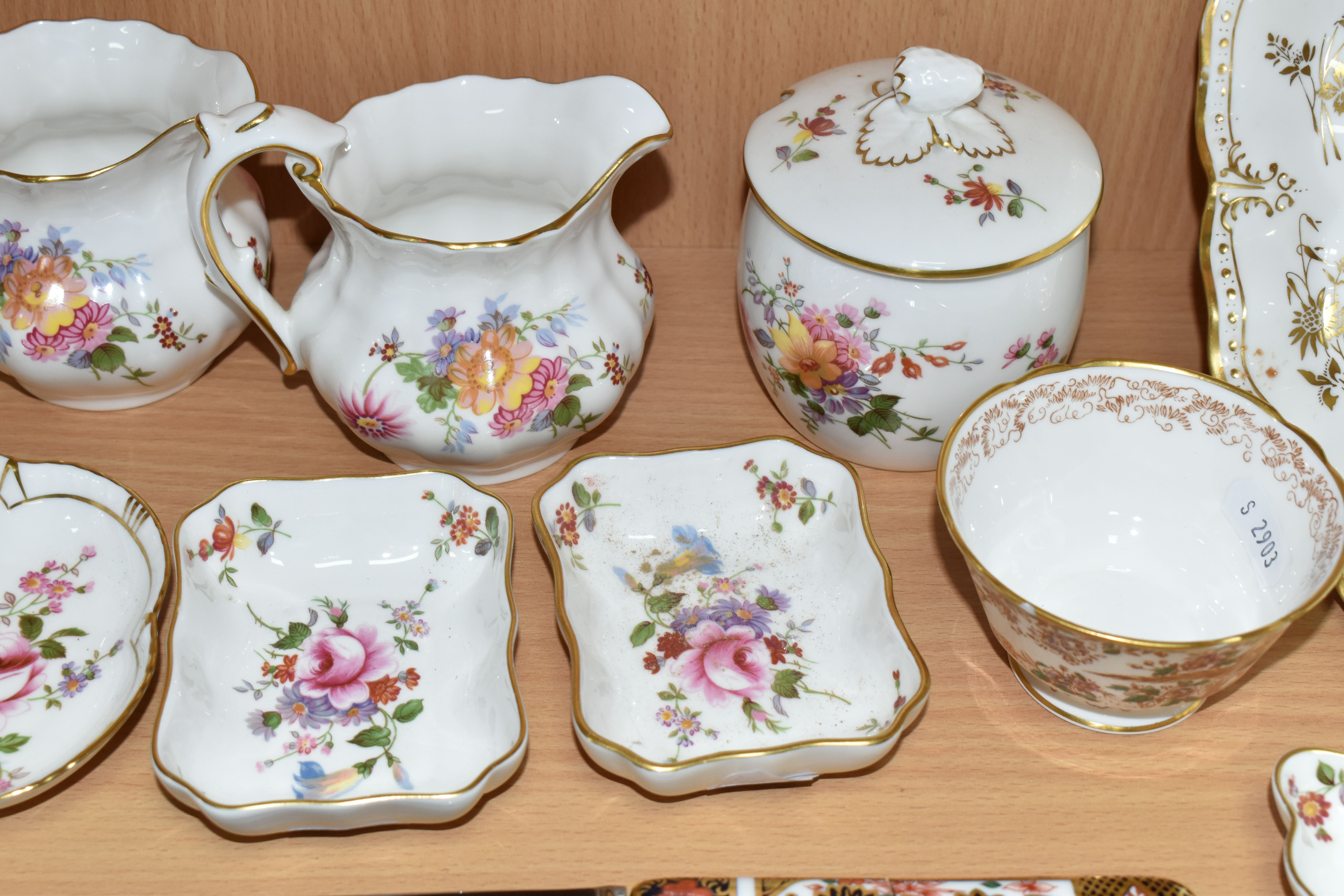 A COLLECTION OF ROYAL CROWN DERBY TEA WARES, comprising two Imari bread knives, for sale to OVER 18s - Image 3 of 10