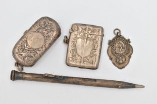 A SMALL ASSORTMENT OF SILVER ITEMS, to include a silver sovereign case, hallmarked 'Aaron Lufkin