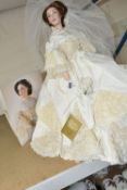 A FRANKLIN HEIRLOOM PORCELAIN DOLL, 1993 EDITION VICTORIA AND ALBERT BRIDE, HEIGHT 54CM (1) (