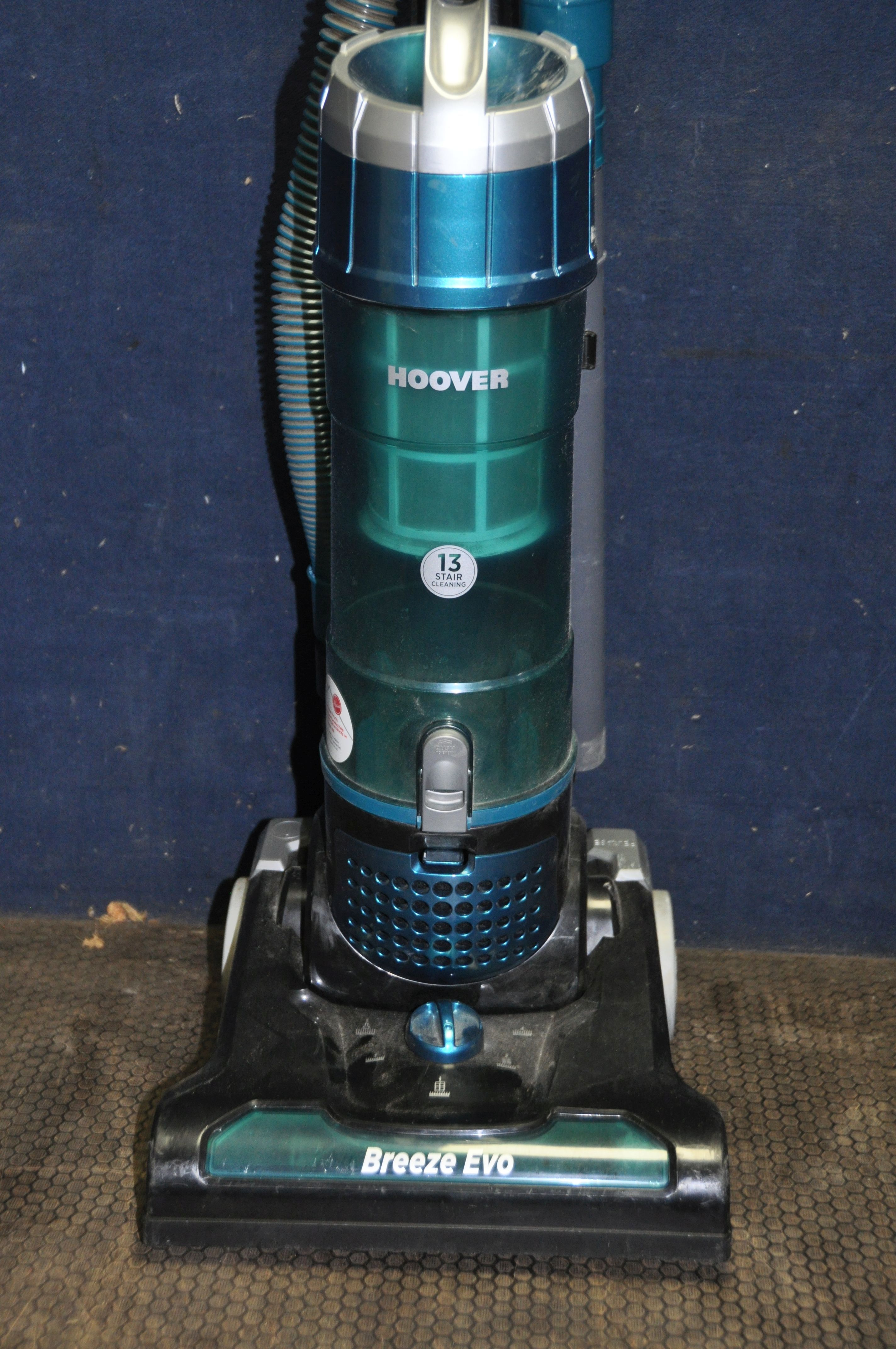 A HOOVER BREEZE EVO UPRIGHT VACUUM CLEANER (PAT pass and working) - Image 2 of 2