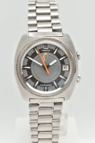 AN OMEGA SEAMASTER MEMOMATIC STAINLESS STEEL WRISTWATCH, with automatic movement, circular grey