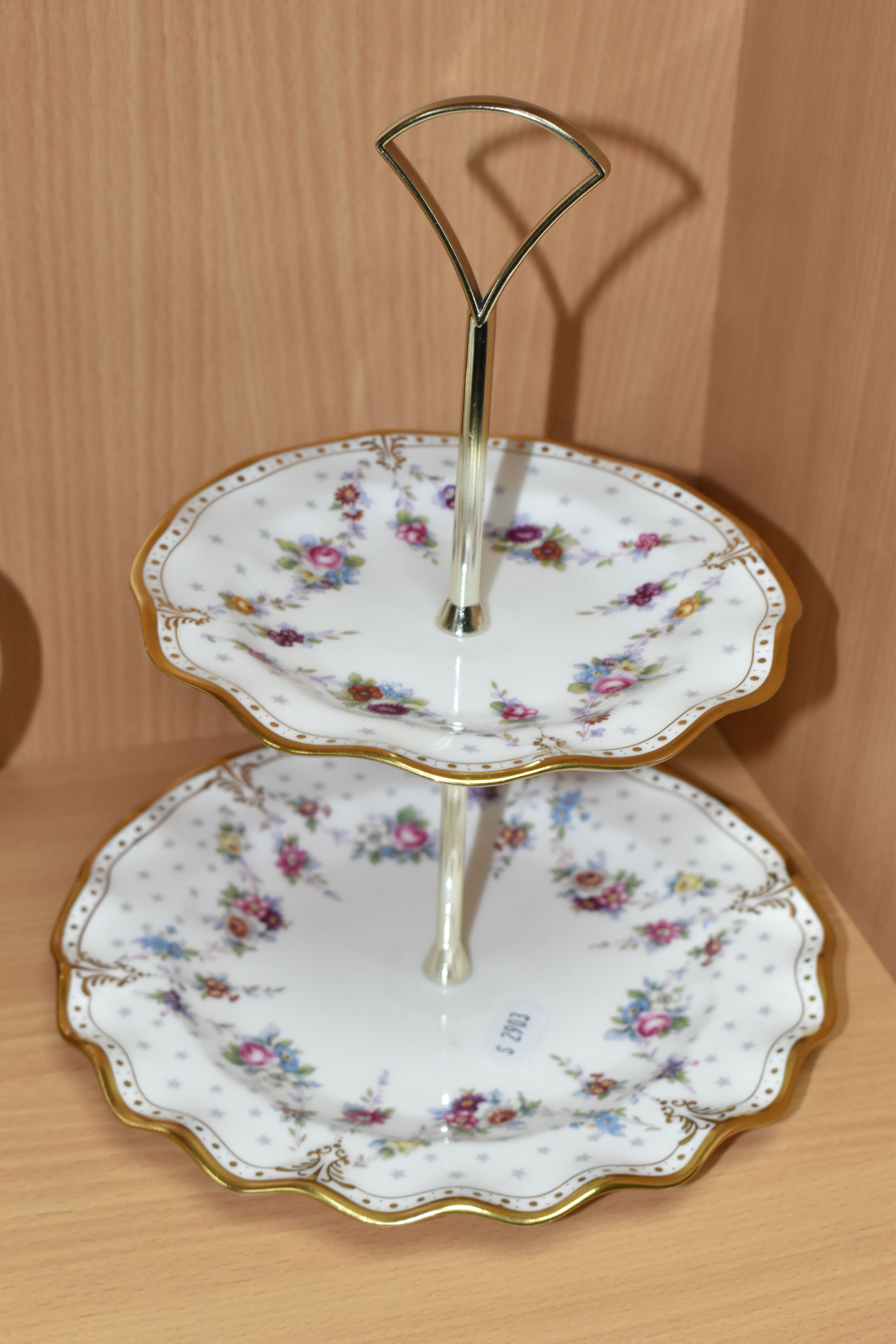 A TWENTY SEVEN PIECE ROYAL CROWN DERBY 'ROYAL ANTOINETTE' A1225 TEA SERVICE, comprising a teapot ( - Image 12 of 15