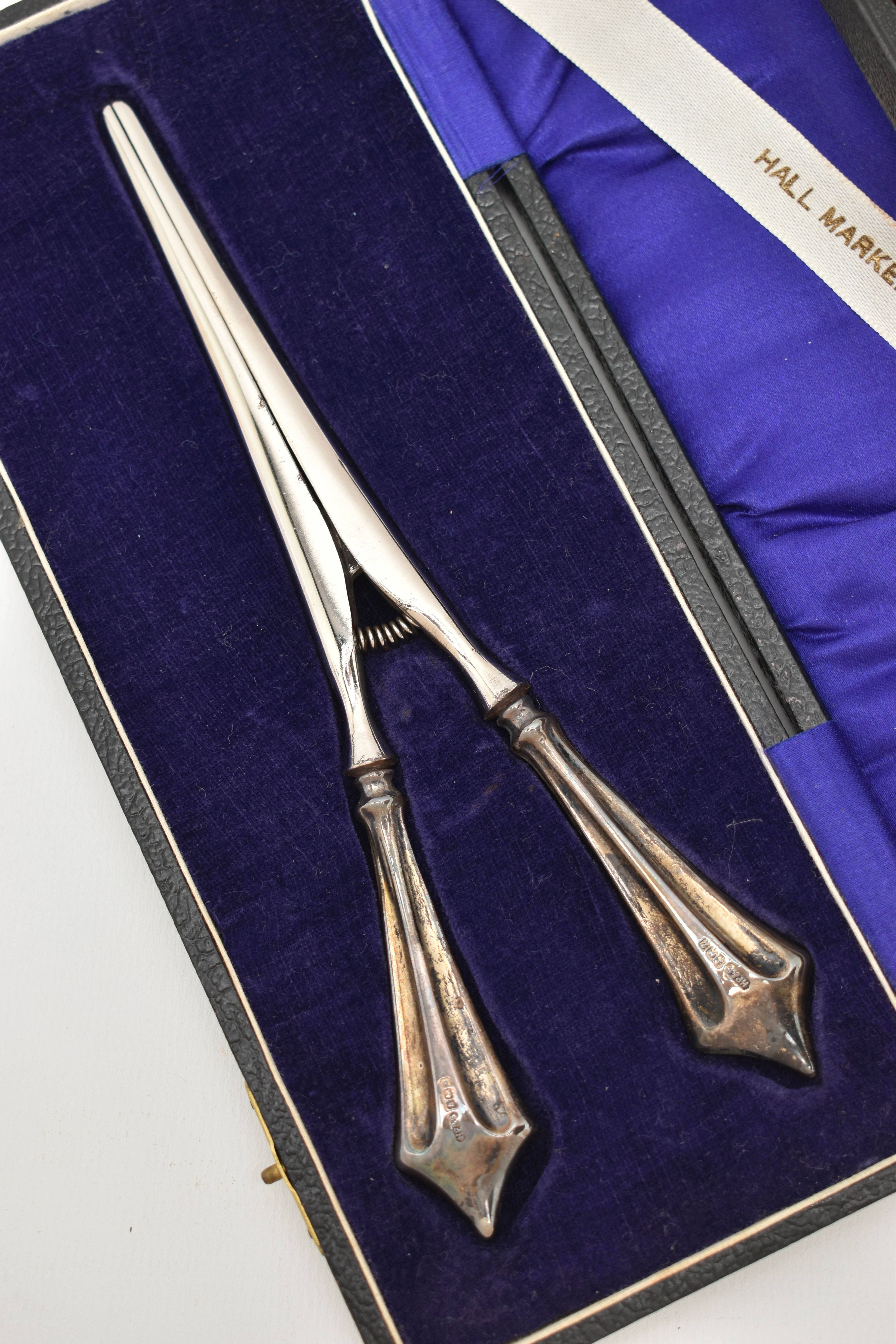 CASED SILVER SPOONS AND GLOVE STRETCHERS, the pair of cased late Victorian silver spoons have - Image 2 of 3