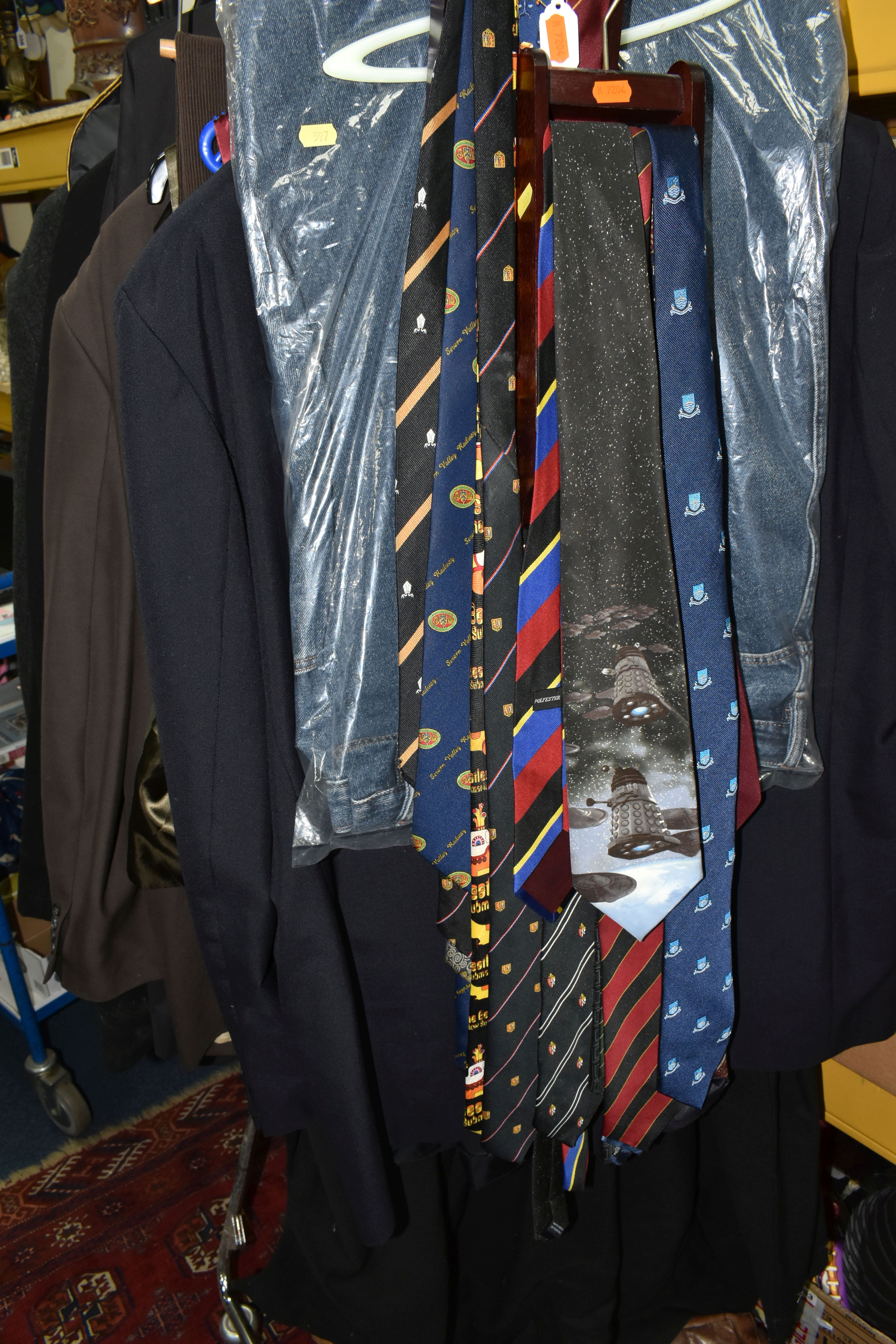 A GROUP OF GENTLEMEN'S CLOTHING AND ACCESSORIES, to include a university graduate gown navy blue - Image 9 of 14