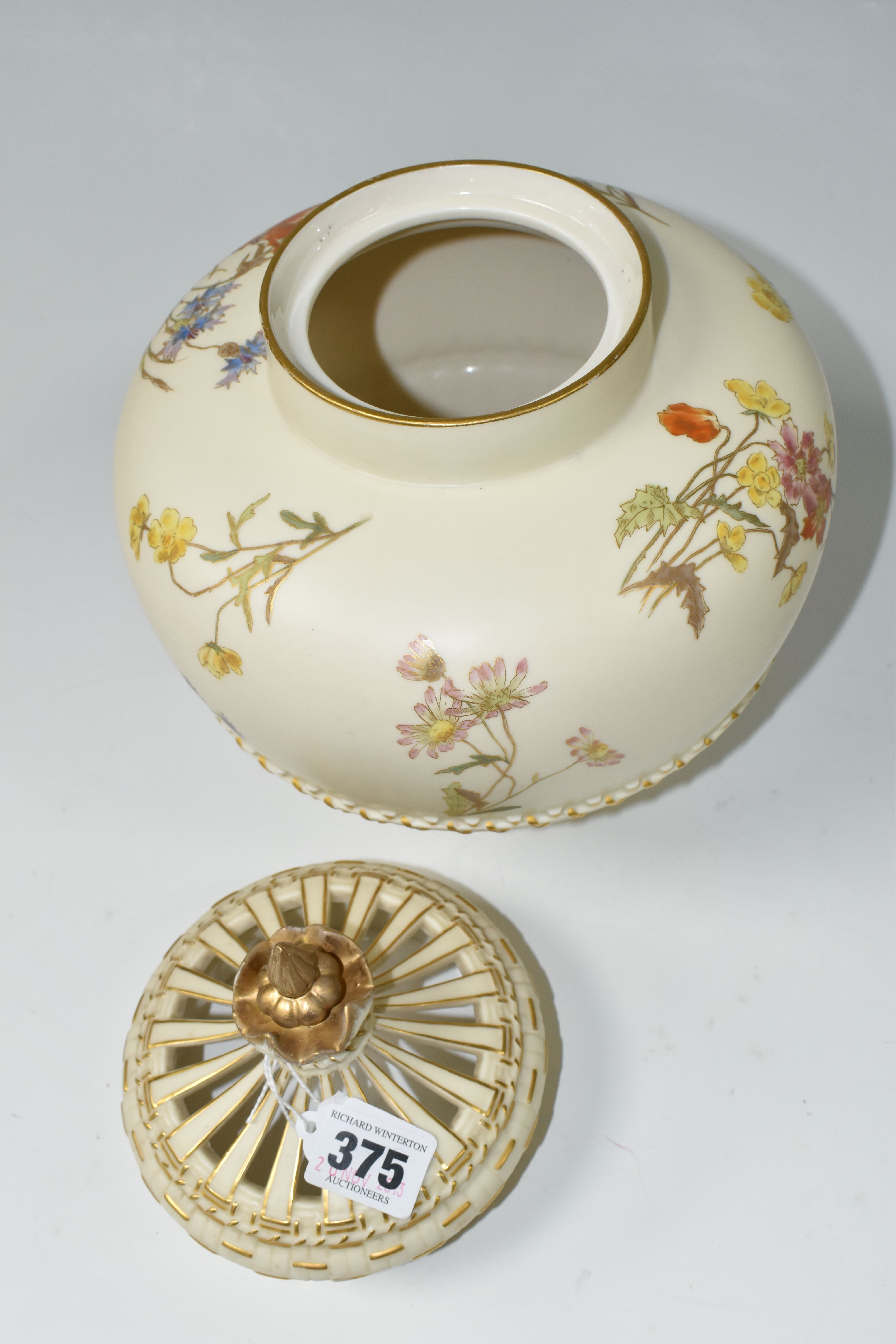 A ROYAL WORCESTER BLUSH IVORY POT POURRI VASE, with crown cover, hand painted with wild flowers, - Image 5 of 8