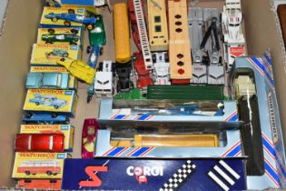 A QUANTITY OF BOXED AND UNBOXED MATCHBOX 1-75 SERIES DIECAST VEHICLES, boxed items to include Ford