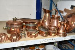 A QUANTITY OF 19TH / 20TH CENTURY COPPER WARES, to include jelly moulds, warming pan, fish kettle,