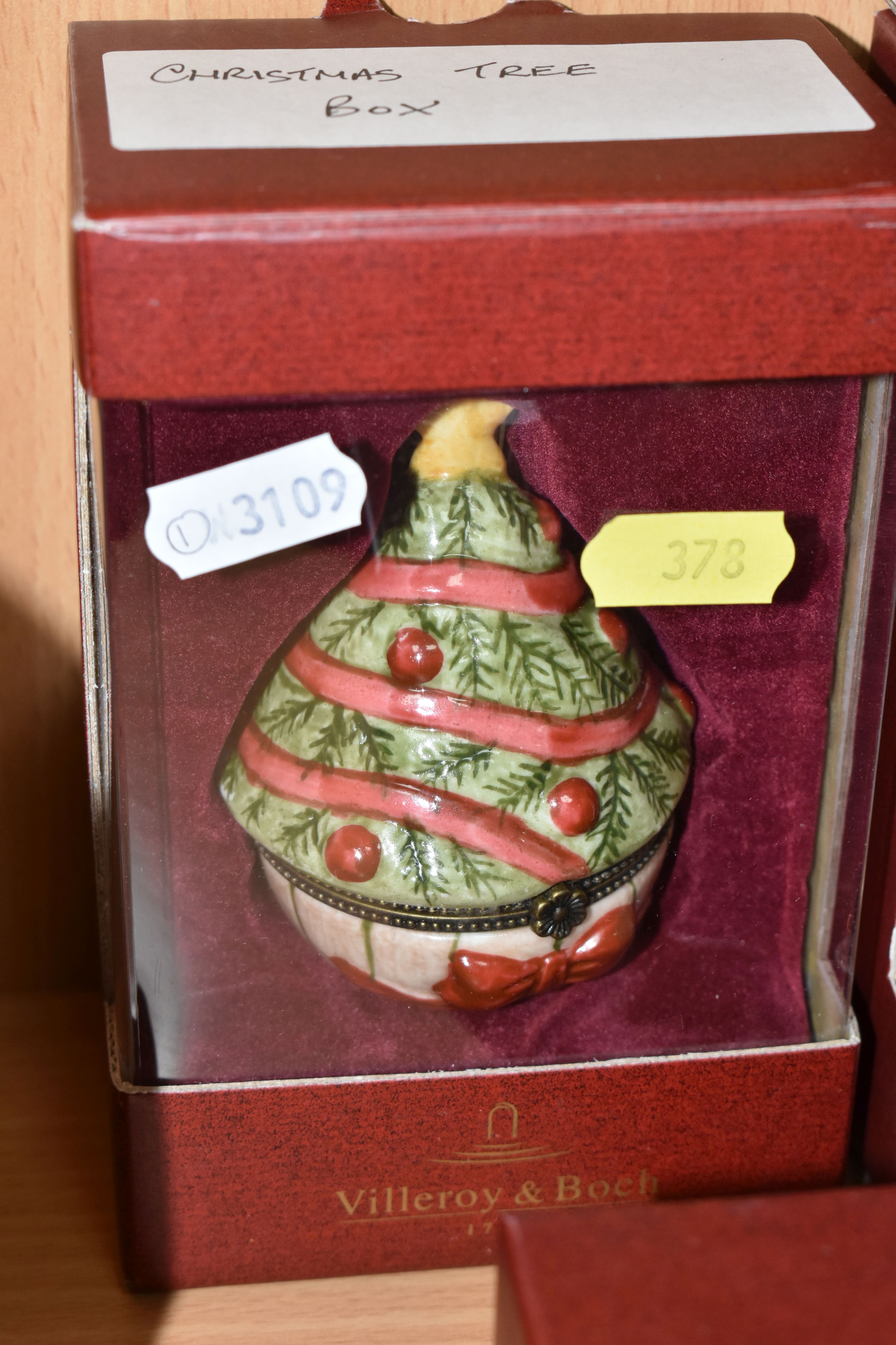 A COLLECTION OF BOXED VILLEROY & BOCH PORCELAIN CHRISTMAS BAUBLES AND BOXED TRINKET BOXES, - Image 5 of 8