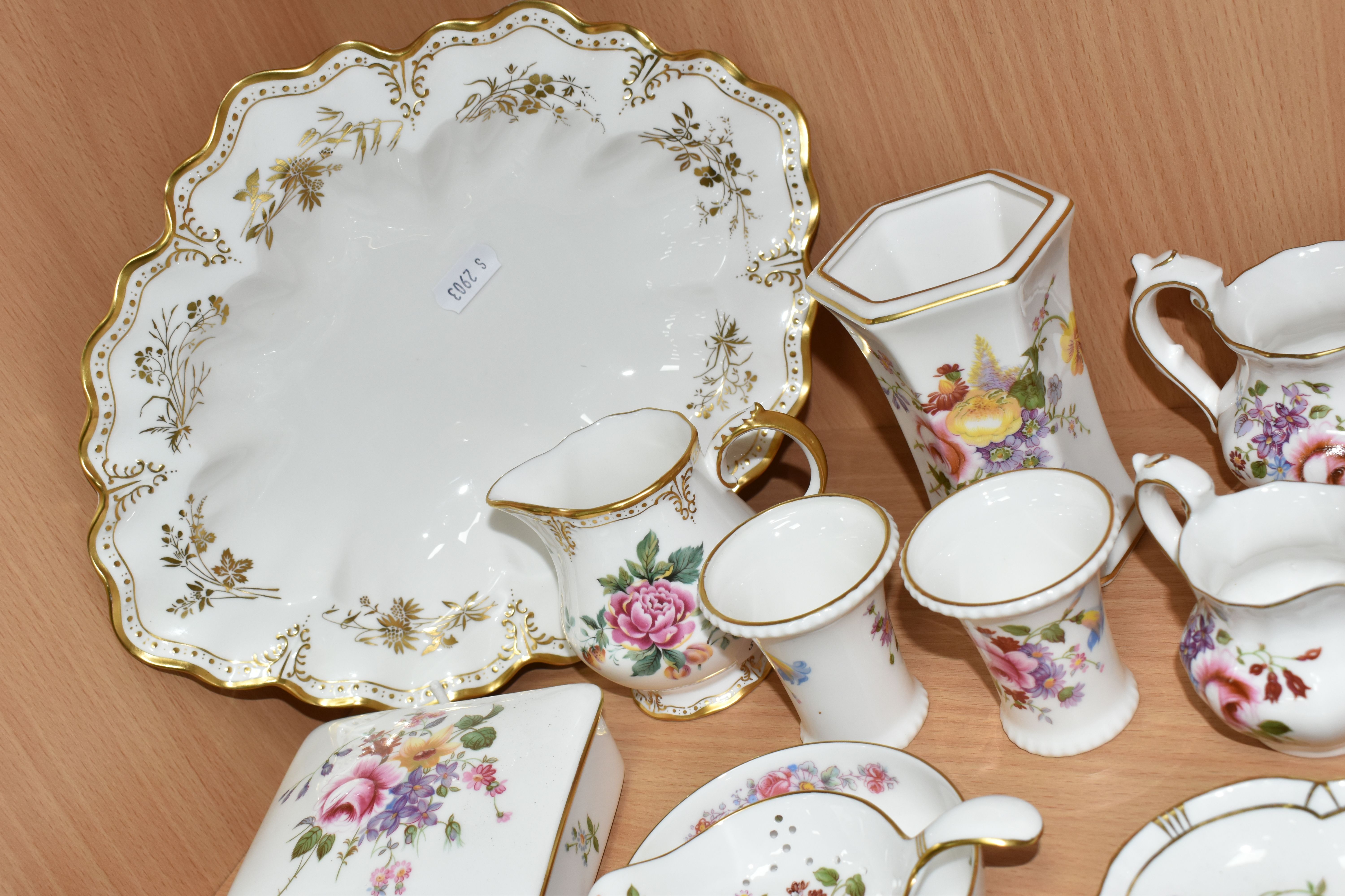 A COLLECTION OF ROYAL CROWN DERBY TEA WARES, comprising two Imari bread knives, for sale to OVER 18s - Image 5 of 10