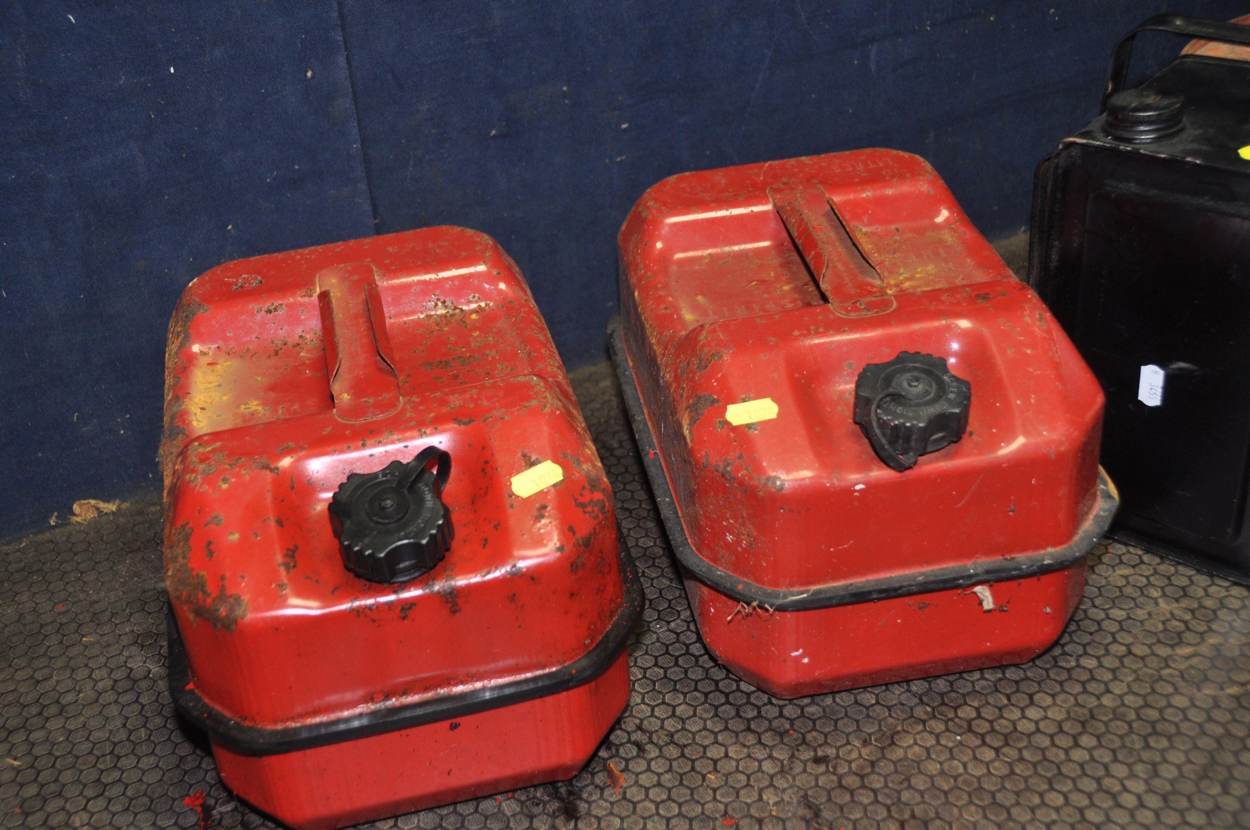 TEN VINTAGE FUEL AND OIL CANS including a Fina and a BP oil cans, two petrol cans, a Valor - Image 4 of 8