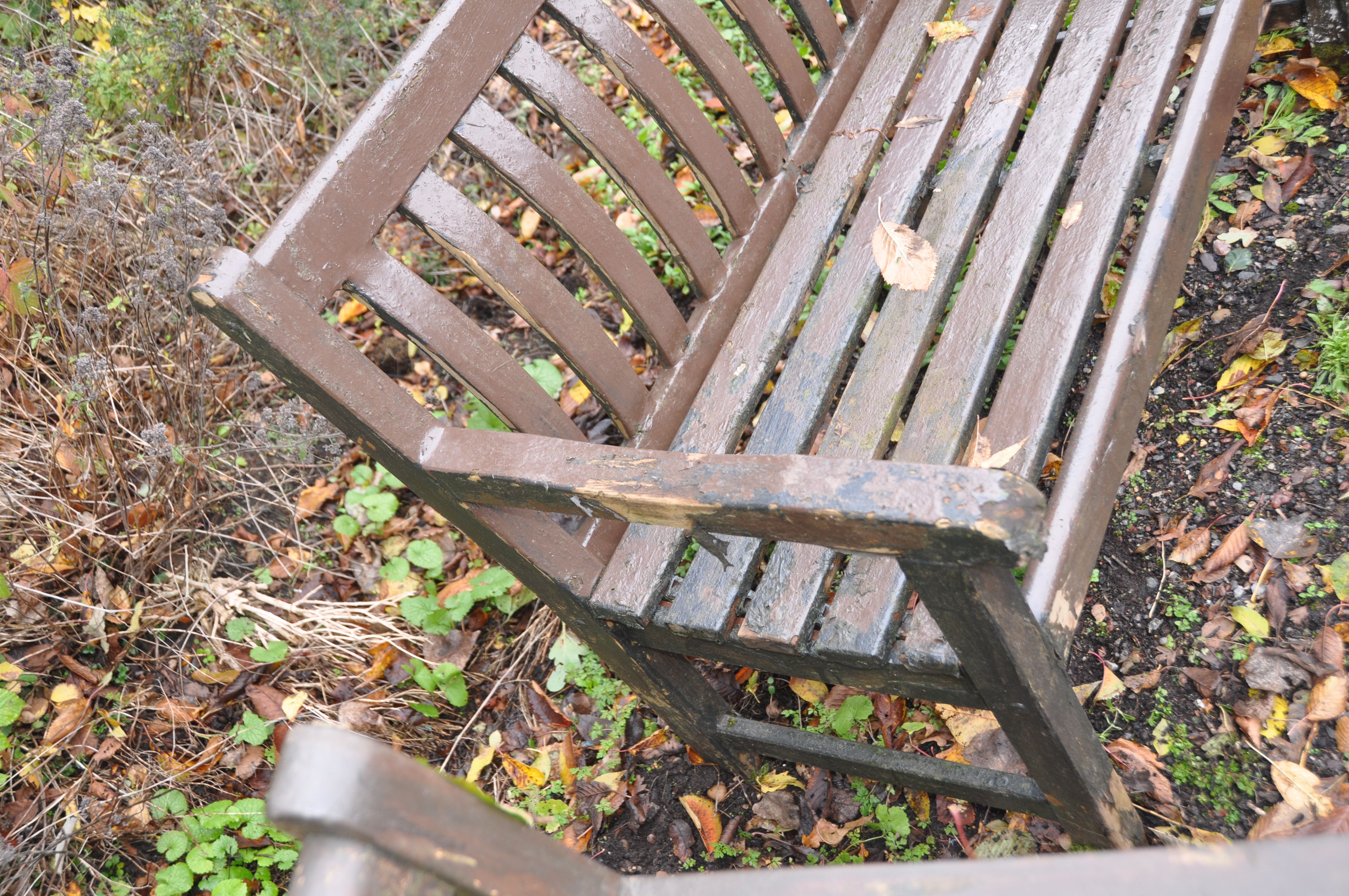 A PAIR OF STAINED TEAK SLATTED GARDEN BENCHES, length 122cm (condition report: paint peeling, frames - Image 2 of 2