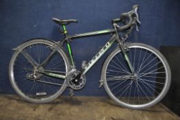 A CARRERA CRIXUS CX GENTS ROAD BIKE with 16 speed Shimano Claris gears with brake lever shift,